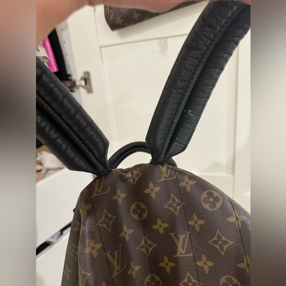 Selling an authentic Louis Vuitton Palm Spring MM Monogram backpack. - Picture 3 of 13